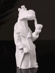 Figurka_gipsovaya_Kon_v_palto_5